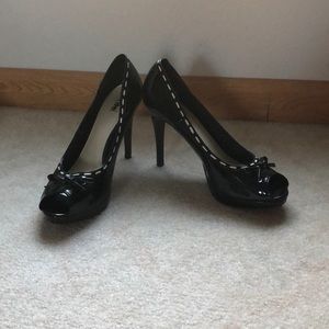 Fioni Black Peep Toe Heels
